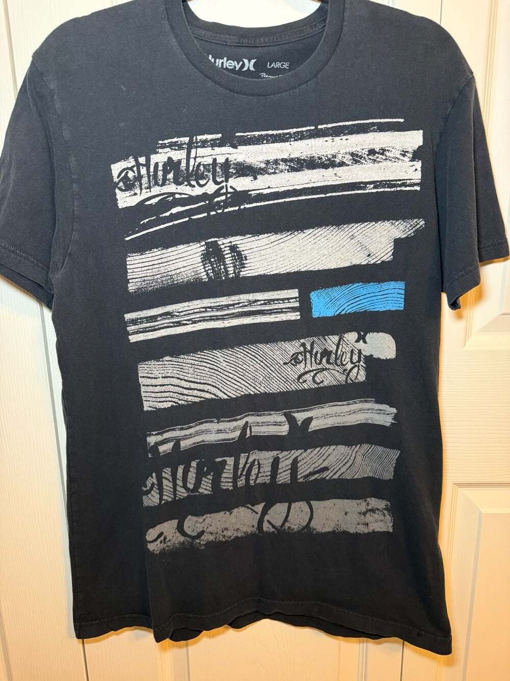 Hurley Black T-Shirt with Distressed Wood Grain Flag Graphic Size Large